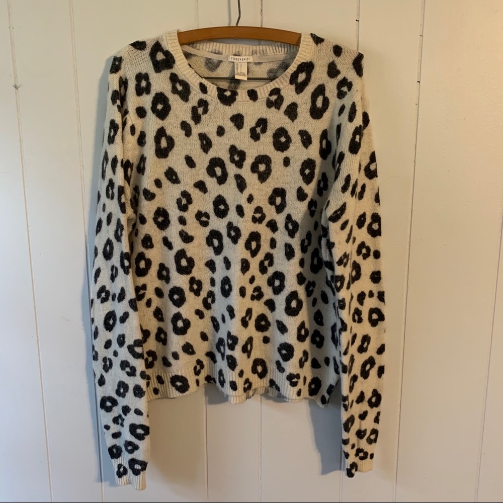 Forever 21 White Cheetah/Leopard Print Sweater